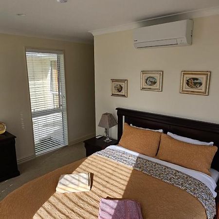 Be My Guest In Beachlands Auckland Exterior photo